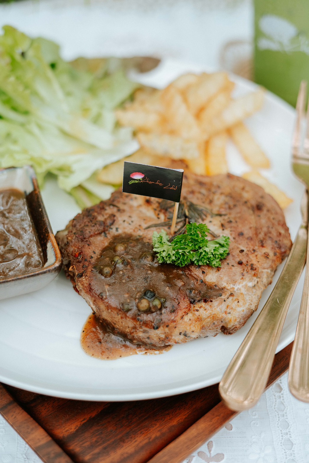 สเต็กราดน้ำซอสพริกไทย